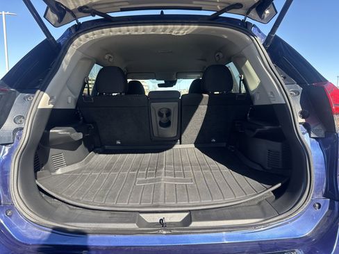 Used 2020 Nissan Rogue SV w/ Premium Package image 23