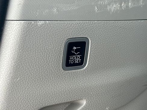 Used 2024 Jeep Wagoneer L Series II w/ Flexible Seating Group RWD image 19