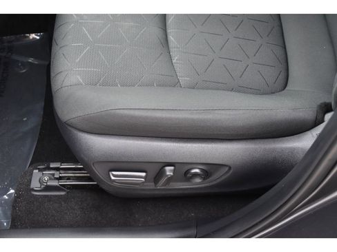 Used 2021 Toyota RAV4 XLE w/ Convenience Package image 31