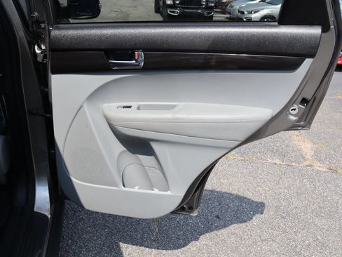 Used 2013 Kia Sorento LX FWD image 18