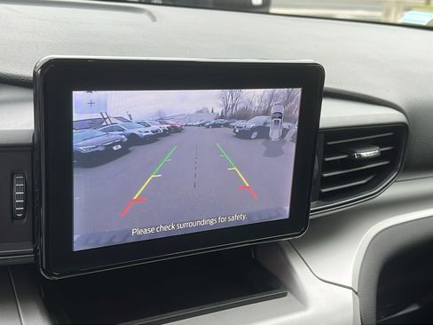 Used 2021 Ford Explorer XLT image 18