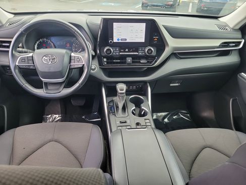 Used 2023 Toyota Highlander LE image 17