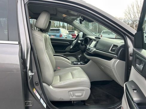 Used 2018 Toyota Highlander Limited image 16