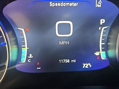 Used 2026 Chrysler Pacifica Limited FWD image 9