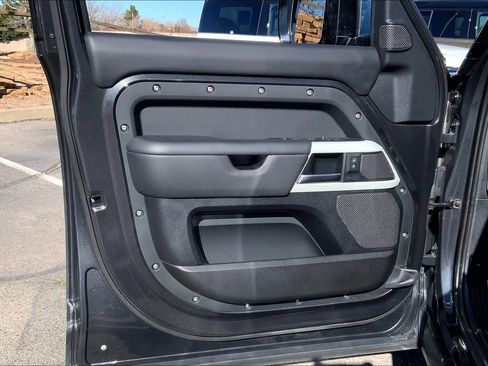 Used 2024 Land Rover Defender 110 SE image 21