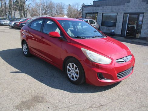Used 2014 Hyundai Accent GLS image 1