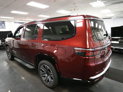 Used 2024 Jeep Wagoneer Series II image 6