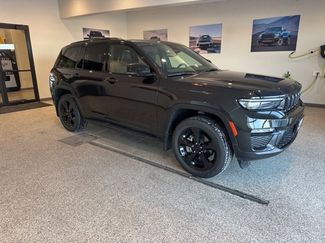 Used 2024 Jeep Grand Cherokee Limited w/ Black Appearance Package video 1