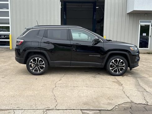 Used 2024 Jeep Compass Limited AWD/4WD image 2