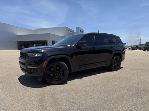 Used 2022 Jeep Grand Cherokee L Limited w/ Black Appearance Package AWD/4WD image 1