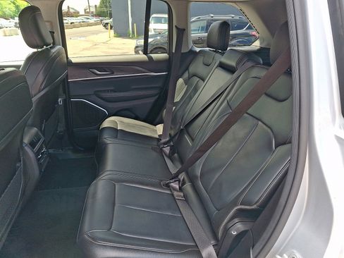 Used 2022 Jeep Grand Cherokee Limited AWD/4WD image 10