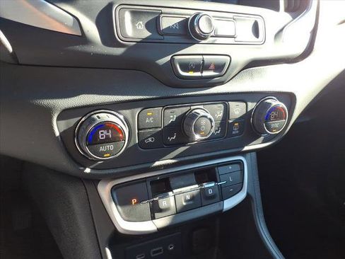 Certified 2022 GMC Terrain SLE w/ Driver Convenience Package image 23