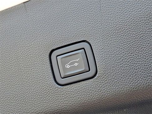 Certified 2024 Chevrolet Traverse High Country image 27