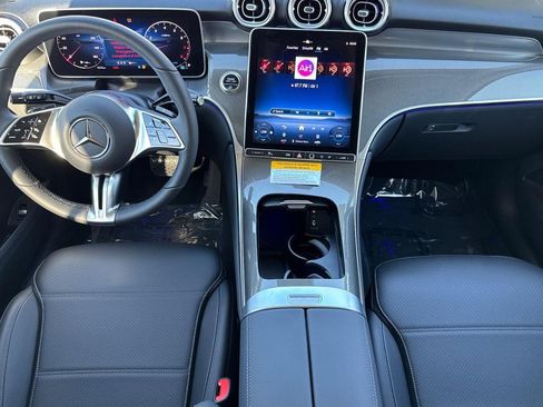 Used 2025 Mercedes-Benz GLC 300 image 13