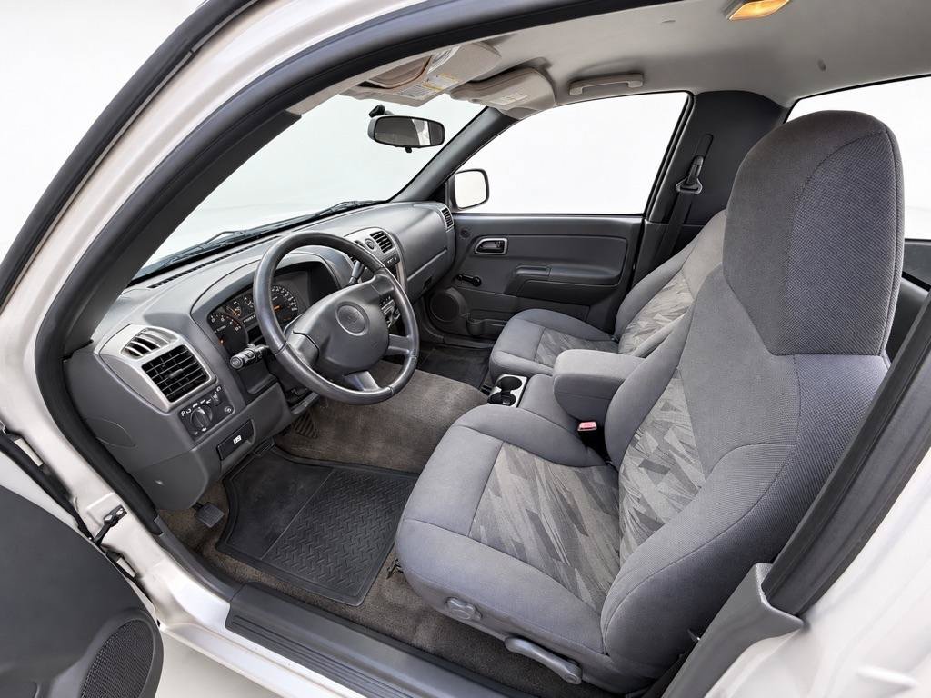 Used 2004 Chevrolet Colorado LS w/ Comfort Convenience Package RWD image 15