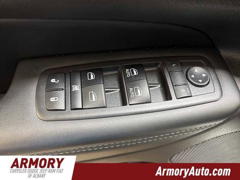 Used 2019 Jeep Grand Cherokee Laredo image 8