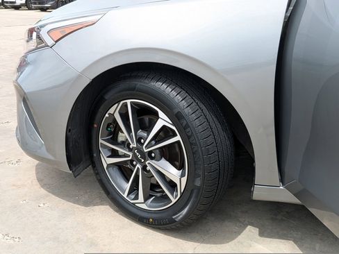 Certified 2024 Kia Forte LXS FWD image 33