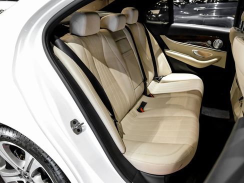 Used 2019 Mercedes-Benz E 300 4MATIC image 28