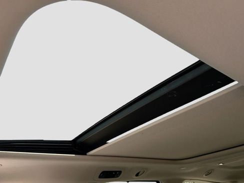 Used 2024 Chrysler Pacifica Limited FWD image 17