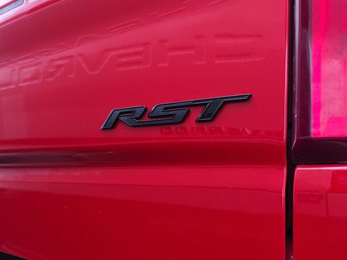 Used 2022 Chevrolet Silverado 1500 RST AWD/4WD image 2