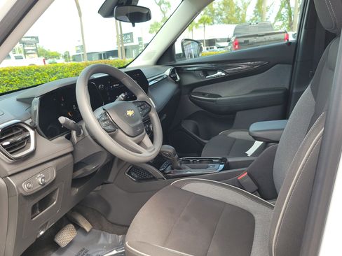 Used 2024 Chevrolet TrailBlazer LT w/ Driver Confidence Package FWD image 11