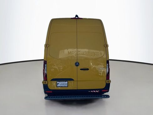 Used 2021 Mercedes-Benz Sprinter 2500 image 5