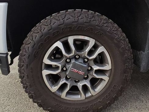 Used 2023 GMC Sierra 2500 AT4 AWD/4WD image 16