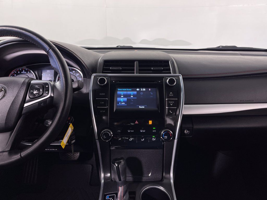 Used 2015 Toyota Camry SE FWD image 15