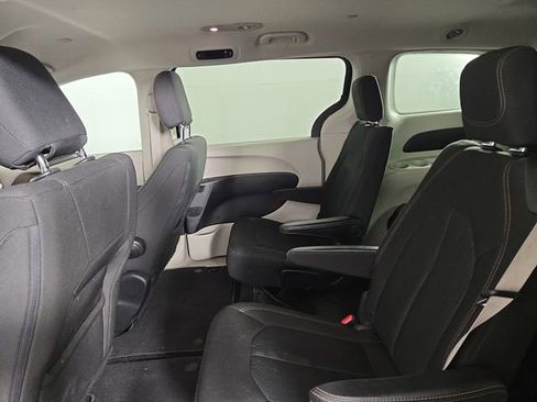 Used 2017 Chrysler Pacifica LX FWD image 15