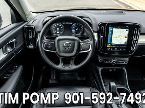 Used 2022 Volvo XC40 T5 Momentum image 15