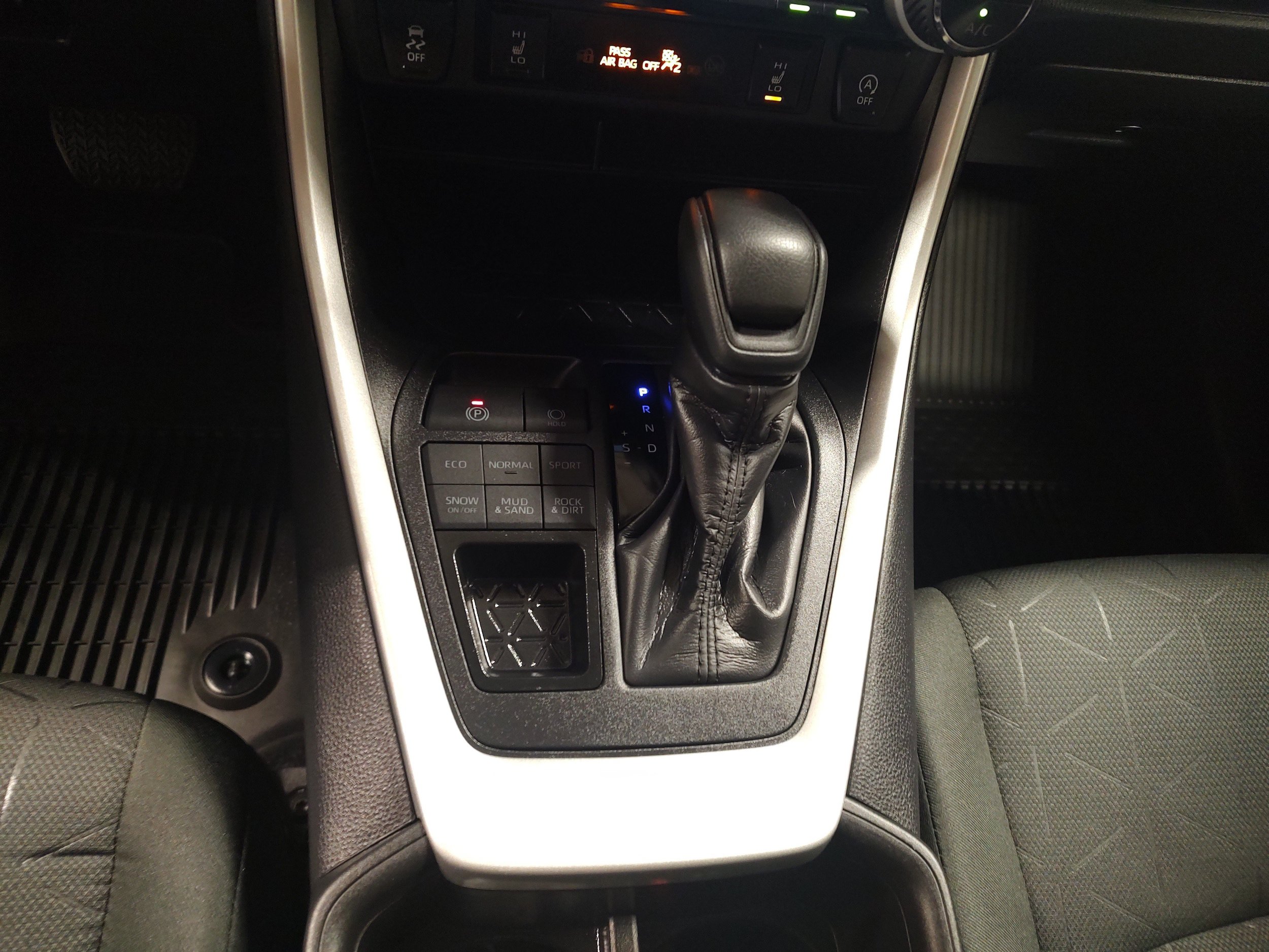 Used 2025 Toyota RAV4 XLE w/ Weather Package AWD/4WD image 8