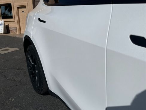 Used 2022 Tesla Model Y Long Range AWD/4WD image 27
