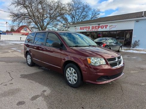 Used 2018 Dodge Grand Caravan SE image 1