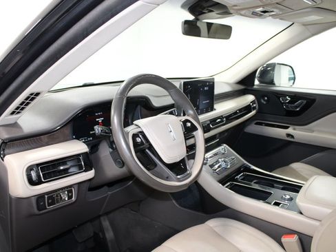 Used 2023 Lincoln Aviator Reserve w/ Equipment Group 201A AWD/4WD image 23