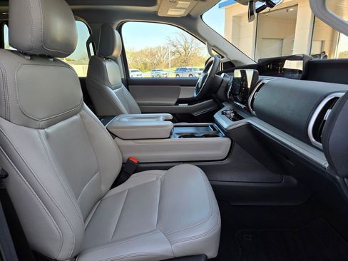 Used 2025 Ford Expedition Max Active AWD/4WD image 27