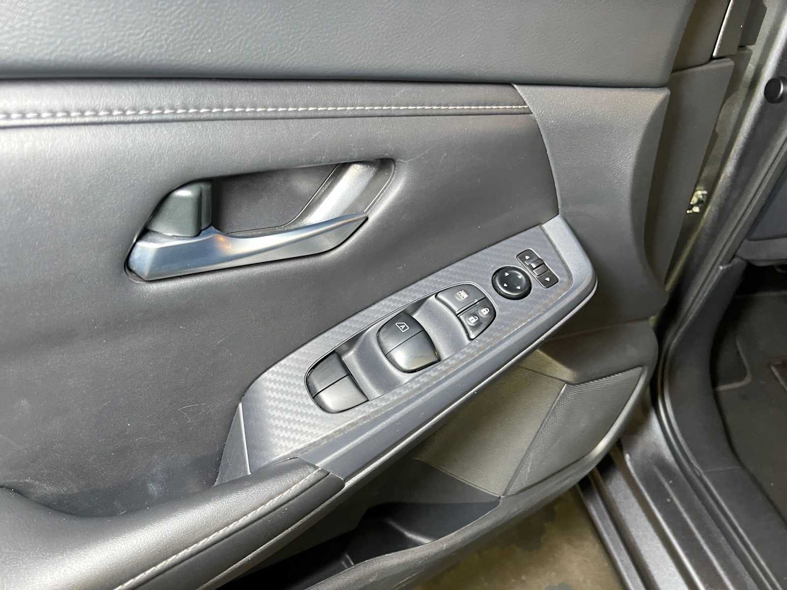 Used 2024 Nissan Sentra SV FWD image 21