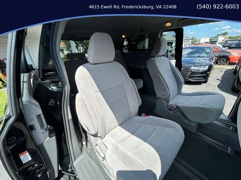 Used 2017 Toyota Sienna LE AWD/4WD image 13