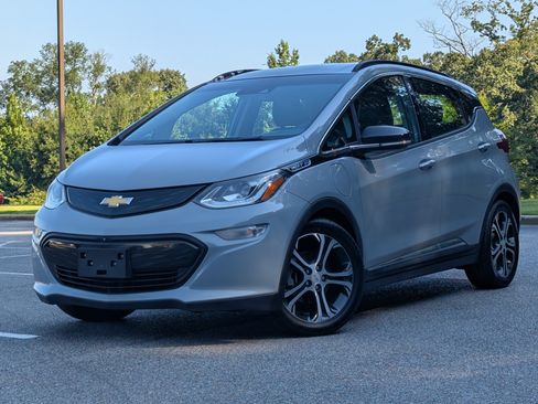 Used 2019 Chevrolet Bolt Premier w/ Infotainment Package FWD image 4