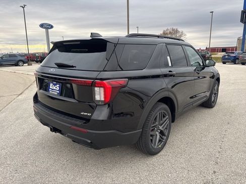New 2026 Ford Explorer ST-Line w/ ST-Line Street Pack image 3