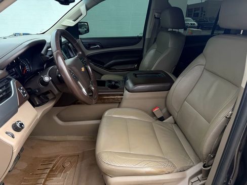 Used 2015 Chevrolet Suburban LT image 12