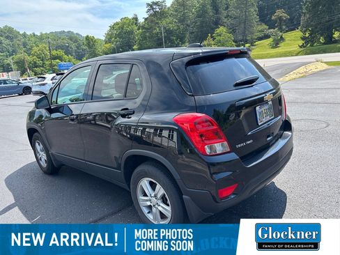 Used 2022 Chevrolet Trax LS w/ Tint and Cruise Package AWD/4WD image 5