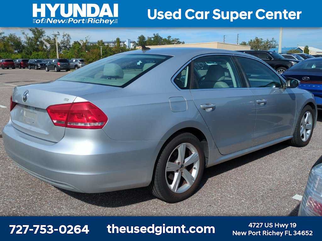 Used 2012 Volkswagen Passat 2.5 SE FWD image 2