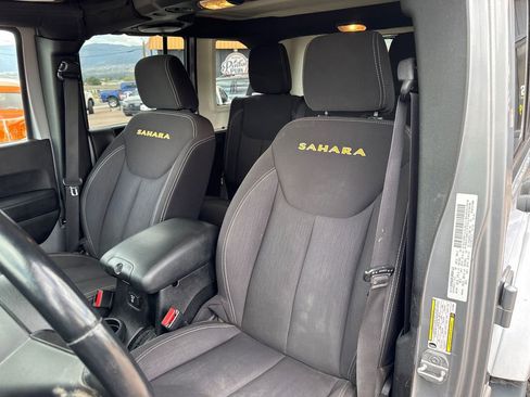 Used 2014 Jeep Wrangler Unlimited Sahara w/ Connectivity Group AWD/4WD image 12