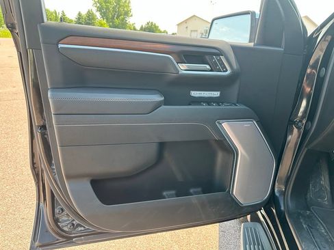 Used 2025 GMC Sierra 1500 Denali AWD/4WD image 11