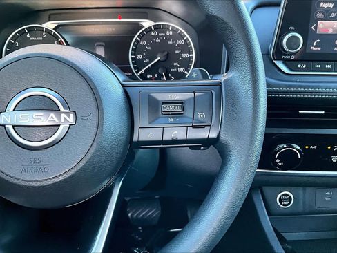 Used 2023 Nissan Rogue S image 23