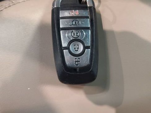 Used 2022 Ford Explorer XLT w/ Equipment Group 202A AWD/4WD image 30