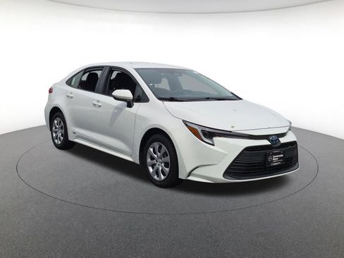 Used 2024 Toyota Corolla LE AWD/4WD image 3