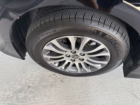 Used 2020 Toyota Sienna XLE w/ Carpet Mat Package FWD image 21