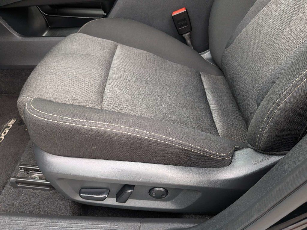 Used 2025 Nissan Rogue SV AWD/4WD image 27