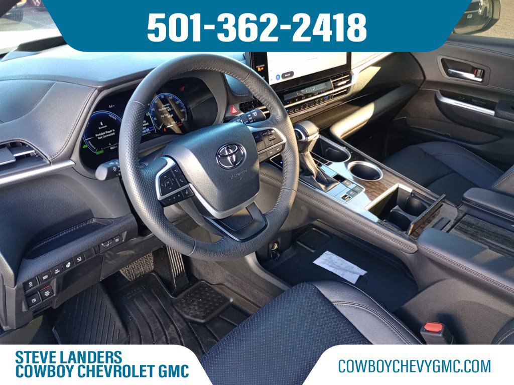Used 2026 Toyota Sienna Platinum AWD/4WD image 1